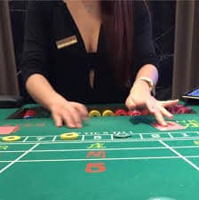 Filipino player joining a live casino table on xgjili using a smartphone browser